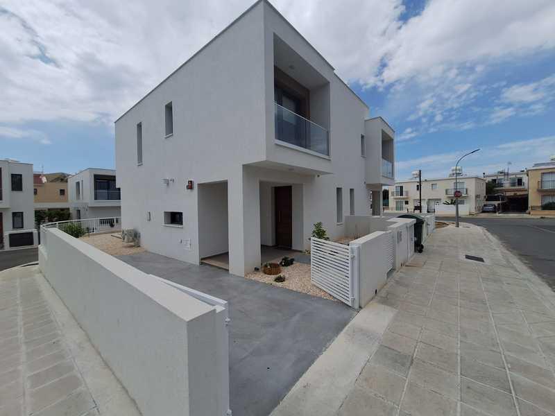 3-bedroom villa to rent: https://www.bazaraki.com/adv/5794727_3-bedroom-villa-to-rent (www.bazaraki.com)