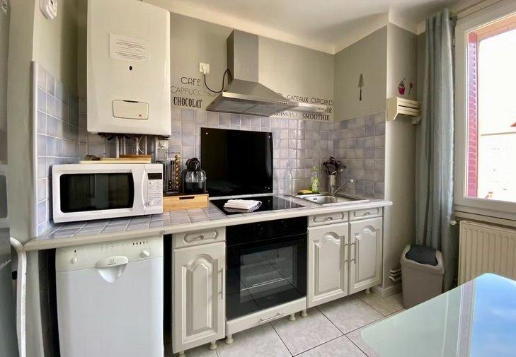2 beds 1 bath Flat: https://www.facebook.com/marketplace/item/2397544653958106 (www.facebook.com)