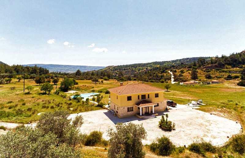 5-bedroom villa for sale: https://www.bazaraki.com/adv/5795342_5-bedroom-villa-for-sale (www.bazaraki.com)