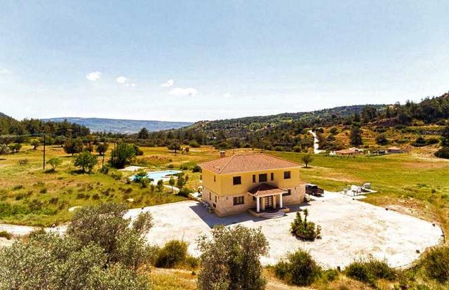 5-bedroom villa for sale: https://www.bazaraki.com/adv/5795342_5-bedroom-villa-for-sale (www.bazaraki.com)