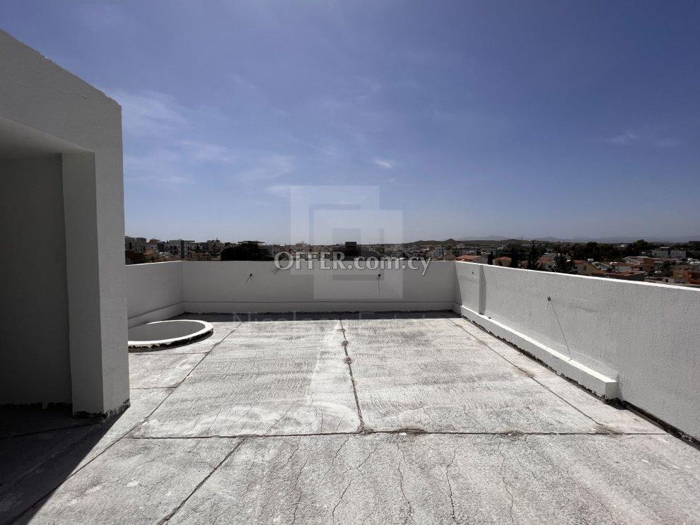 Modern 2 bedroom Penthouse with Roof Garden in Latsia: https://www.offer.com.cy/en/modern-2-bedroom-penthouse-with-roof-garden-in-latsia/21-762162/ (www.offer.com.cy)