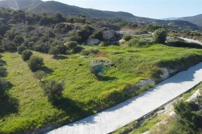 Residential land 14717 m²: https://www.bazaraki.com/adv/5768162_residential-land-14717-m2 (www.bazaraki.com)