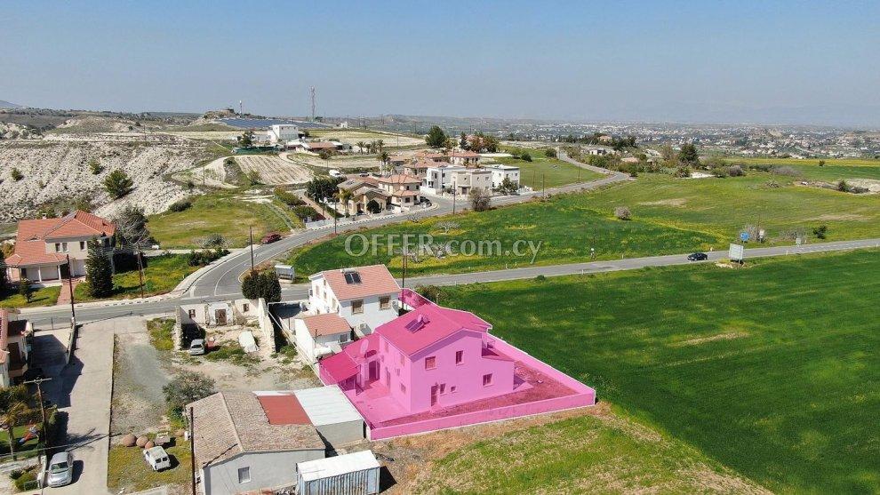 Two storey house in Kampia Nicosia: https://www.offer.com.cy/en/two-storey-house-in-kampia-nicosia/21-816315/ (www.offer.com.cy)