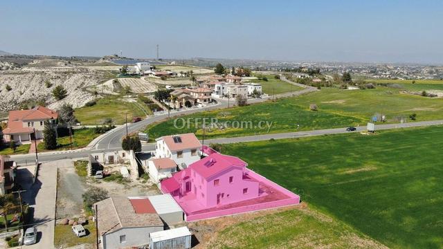 Two storey house in Kampia Nicosia: https://www.offer.com.cy/en/two-storey-house-in-kampia-nicosia/21-816315/ (www.offer.com.cy)