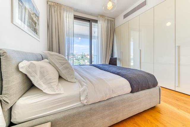 4-bedroom penthouse in Limassol №150196: https://dom.com.cy/en/catalog/rent/150196/ (dom.com.cy)