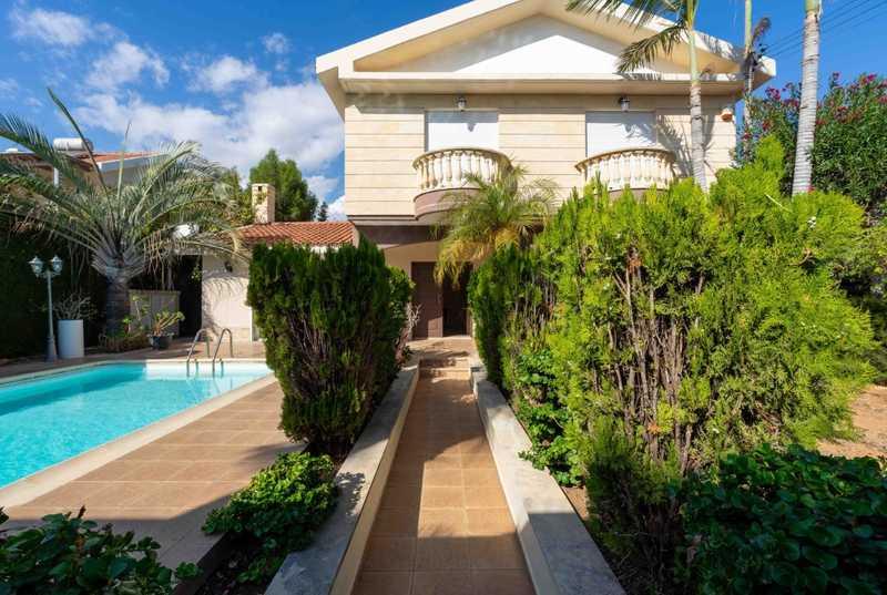 4-bedroom villa for sale: https://www.bazaraki.com/adv/5793706_4-bedroom-villa-for-sale (www.bazaraki.com)