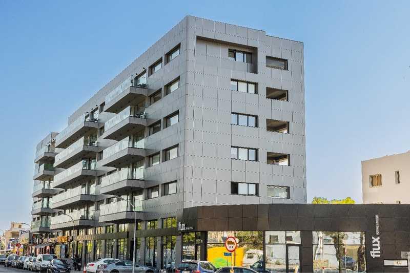 Luxury office available for rent.commercial bulding open space office: https://www.bazaraki.com/adv/5794597_luxury-office-available-for-rent-open-space-of-550sqm-modern-industrial-buildin (www.bazaraki.com)