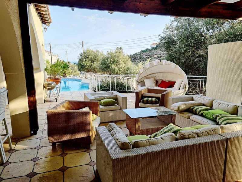 3-bedroom detached house for sale: https://www.bazaraki.com/adv/5799302_3-bedroom-detached-house-for-sale (www.bazaraki.com)