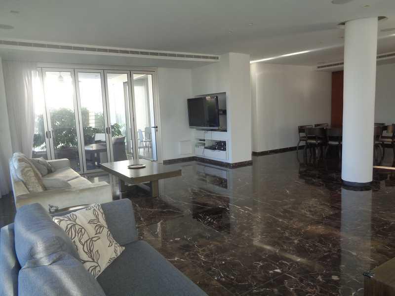 3-bedroom penthouse to rent: https://www.bazaraki.com/adv/5796952_3-bedroom-penthouse-to-rent (www.bazaraki.com)