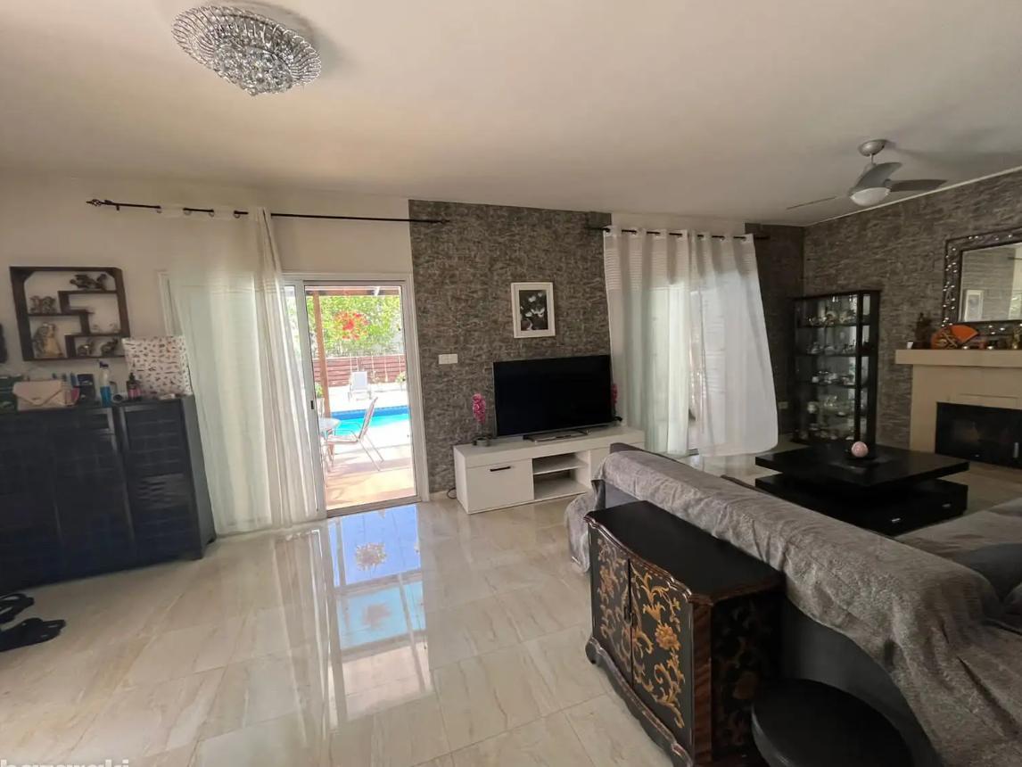 4-bedroom villa in Paphos № 153727: https://dom.com.cy/en/catalog/sale/153727/ (dom.com.cy)