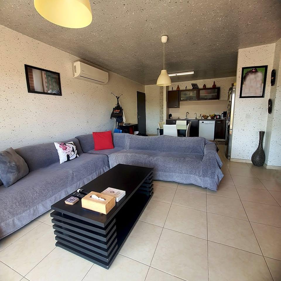 2 Beds 1 Bath Apartment/condo: https://www.facebook.com/marketplace/item/949516800468435 (www.facebook.com)