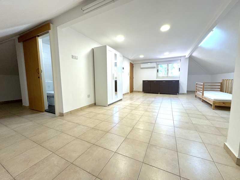5-bedroom villa to rent: https://www.bazaraki.com/adv/5787703_5-bedroom-villa-to-rent (www.bazaraki.com)