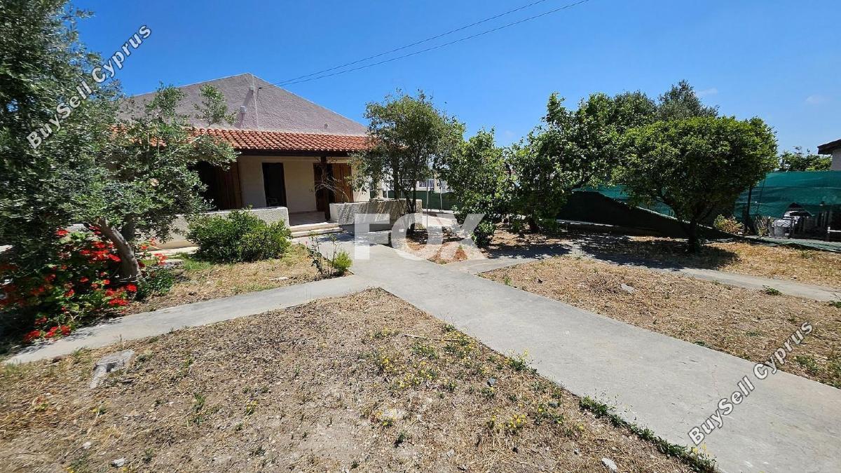 3 Bedroom Bungalow to rent in Episkopi Lemesou, Limassol: https://www.buysellcyprus.com/property-for-rent/limassol/episkopi-lemesou/3-bed-bungalow-to-rent-episkopi-lemesou-limassol-1794073.html (www.buysellcyprus.com)