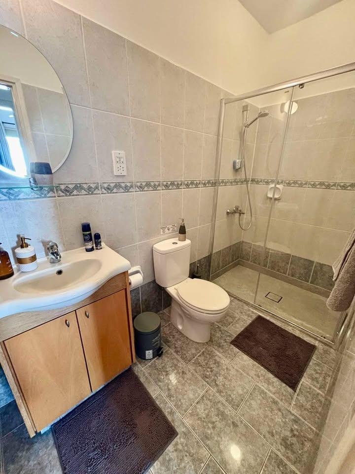 2 beds 2 baths Flat/apartment: https://www.facebook.com/marketplace/item/1377221256656155 (www.facebook.com)