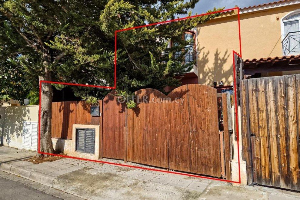 Two storey house in Latsia Nicosia: https://www.offer.com.cy/en/two-storey-house-in-latsia-nicosia/21-811648/ (www.offer.com.cy)