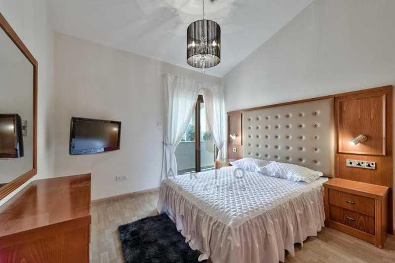  3-bedroom villa to rent: https://www.bazaraki.com/adv/5793263_3-bedroom-villa-to-rent (www.bazaraki.com)