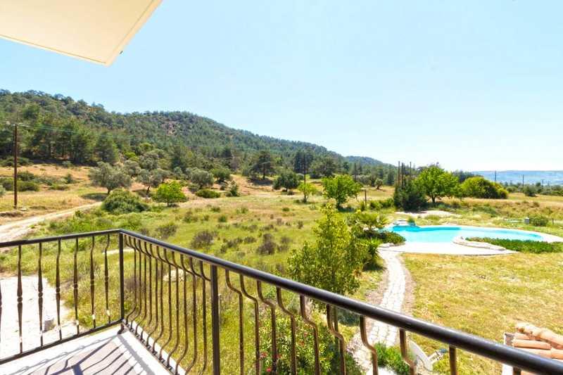 5-bedroom villa for sale: https://www.bazaraki.com/adv/5795342_5-bedroom-villa-for-sale (www.bazaraki.com)