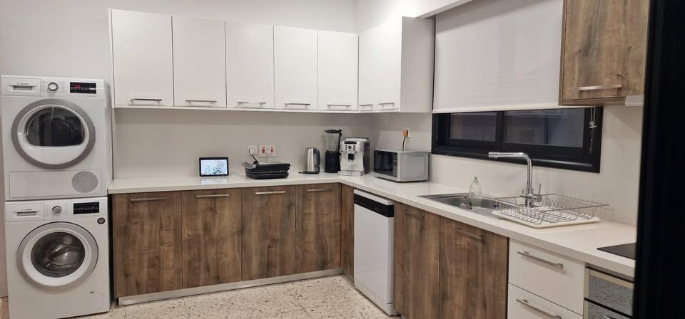3 Beds 2 Baths Apartment/condo: https://www.facebook.com/marketplace/item/1822190245015325 (www.facebook.com)