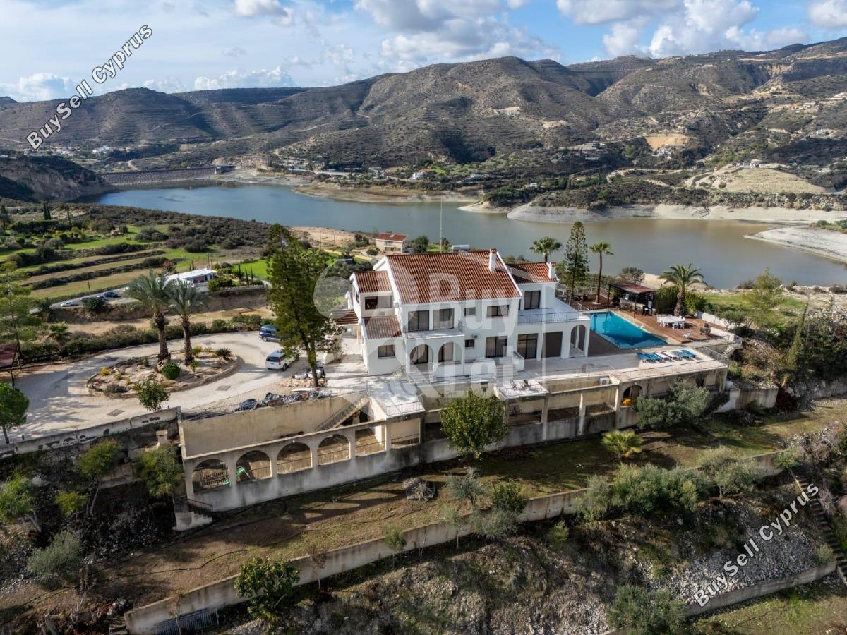 7 Bedroom Detached house to rent in Foinikaria, Limassol: https://www.buysellcyprus.com/property-for-rent/limassol/foinikaria/7-bed-detached-house-to-rent-foinikaria-limassol-1797614.html (www.buysellcyprus.com)