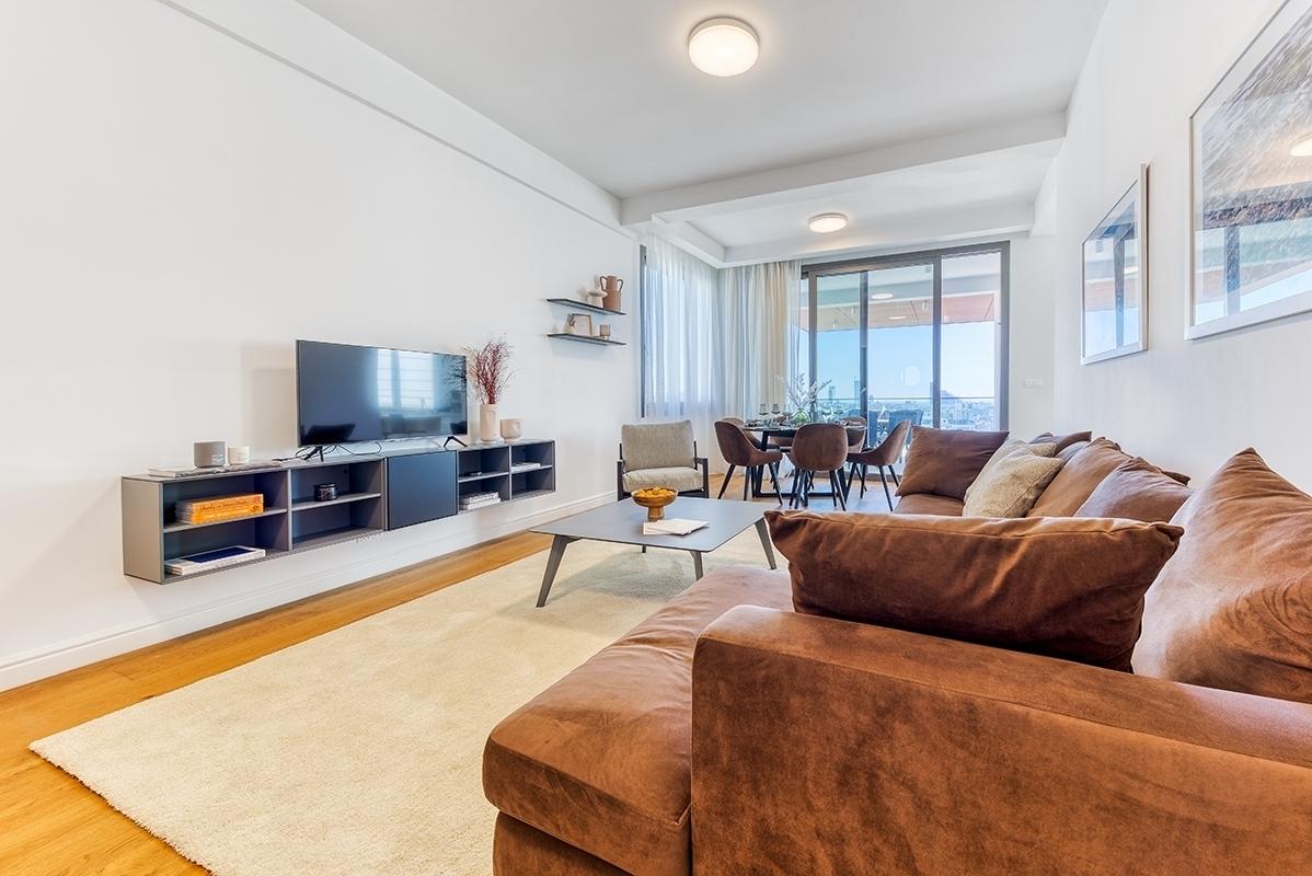 4-bedroom penthouse in Limassol №150196: https://dom.com.cy/en/catalog/rent/150196/ (dom.com.cy)
