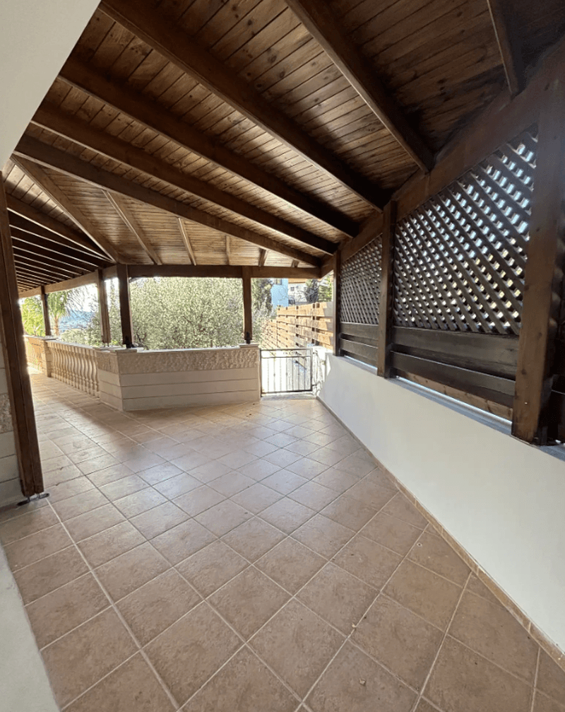 5-bedroom villa for sale: https://www.bazaraki.com/adv/5797055_5-bedroom-villa-for-sale (www.bazaraki.com)