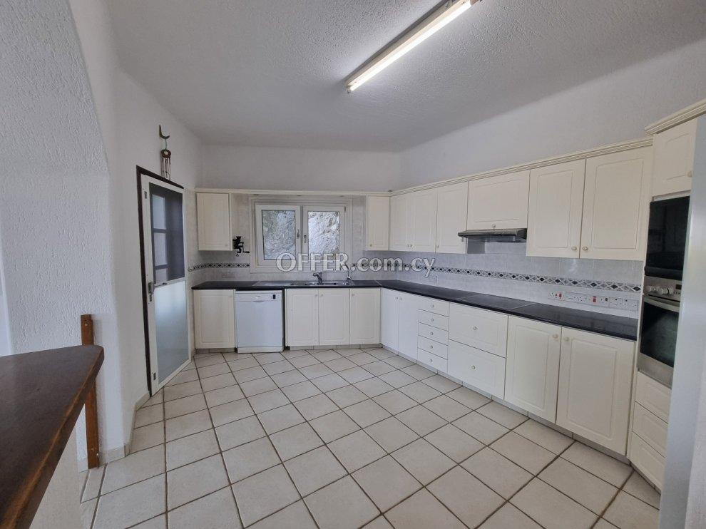 4-bedroom Detached Villa 321 sqm in Tala: https://www.offer.com.cy/en/4-bedroom-detached-villa-321-sqm-in-tala/21-816029/ (www.offer.com.cy)