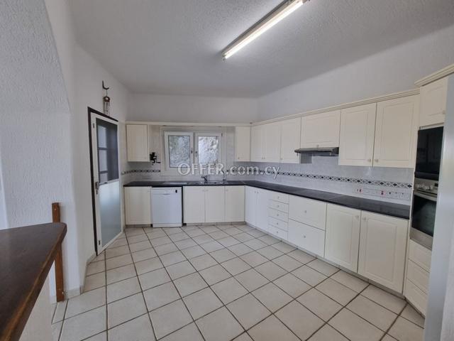 4-bedroom Detached Villa 321 sqm in Tala: https://www.offer.com.cy/en/4-bedroom-detached-villa-321-sqm-in-tala/21-816029/ (www.offer.com.cy)