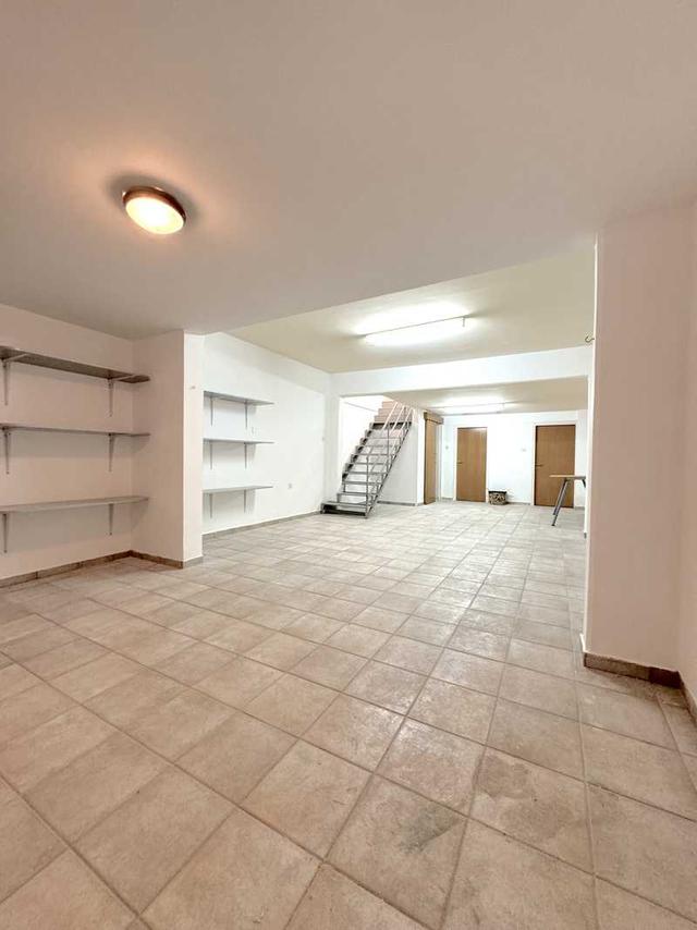5-bedroom villa to rent: https://www.bazaraki.com/adv/5787703_5-bedroom-villa-to-rent (www.bazaraki.com)