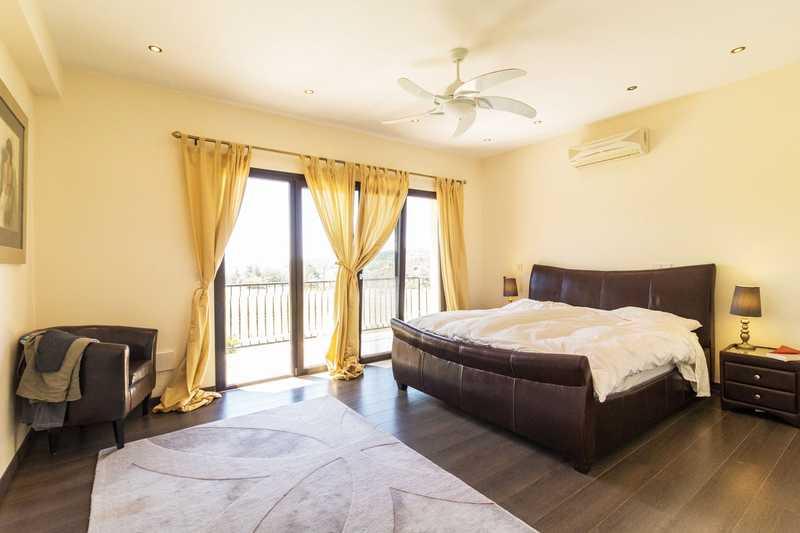 5-bedroom villa for sale: https://www.bazaraki.com/adv/5795342_5-bedroom-villa-for-sale (www.bazaraki.com)