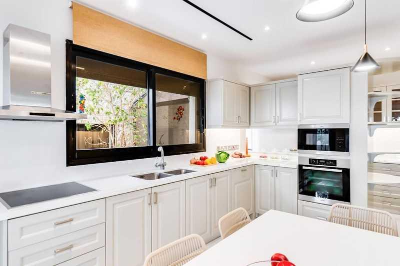 5-bedroom apartment to rent: https://www.bazaraki.com/adv/5797042_5-bedroom-apartment-to-rent (www.bazaraki.com)