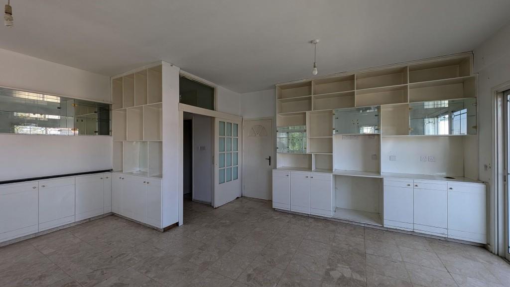 Residential Building 362 SQM For Sale: https://www.zyprus.com/property/39148/9-bedrooms-building-residential-building-in-kaimakli-nicosia (www.zyprus.com)