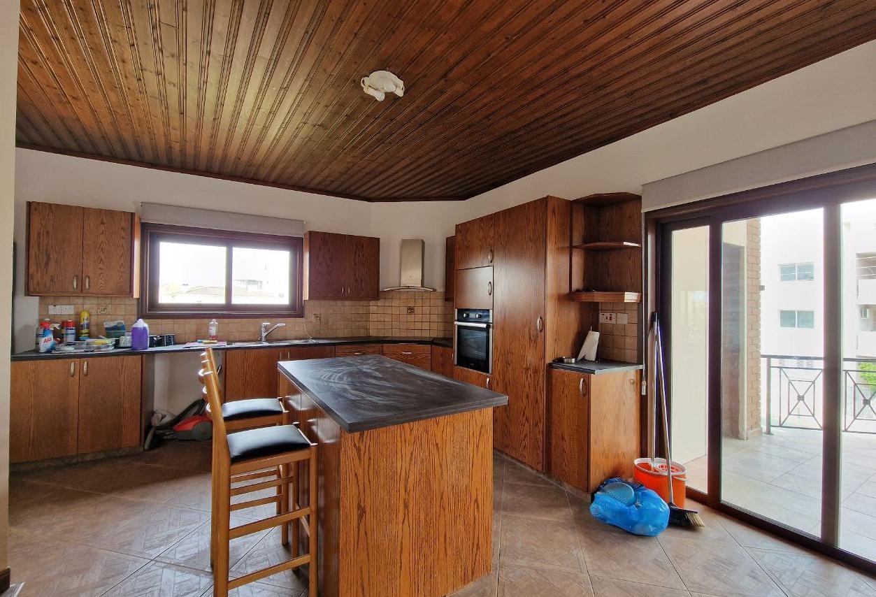 6-bedroom house in Nicosia № 150182: https://dom.com.cy/en/catalog/sale/150182/ (dom.com.cy)