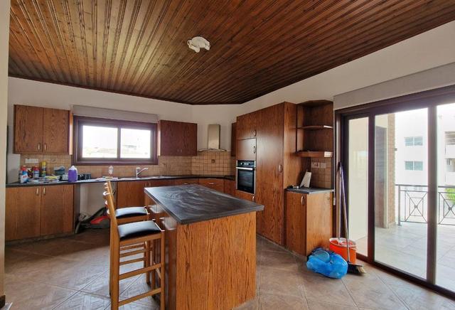6-bedroom house in Nicosia № 150182: https://dom.com.cy/en/catalog/sale/150182/ (dom.com.cy)