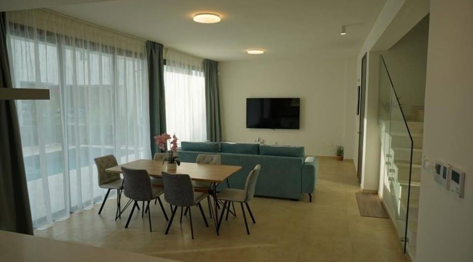 3 υπνοδωμάτια 2 μπάνια Σπίτι: https://www.facebook.com/marketplace/item/666744459553536 (www.facebook.com)