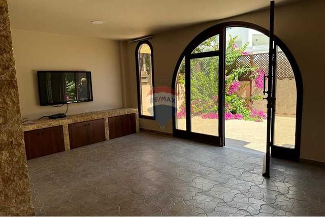 5-bedroom detached house for sale: https://www.bazaraki.com/adv/5789320_5-bedroom-detached-house-for-sale (www.bazaraki.com)