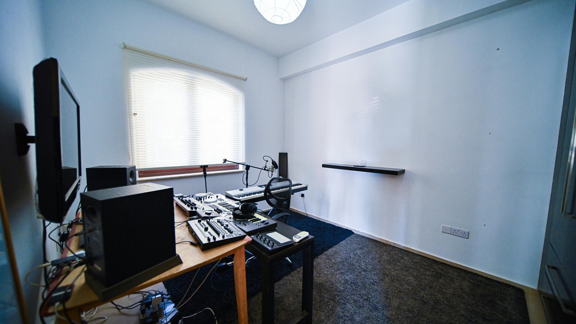 6-bedroom villa in Larnaca № 153177: https://dom.com.cy/en/catalog/sale/153177/ (dom.com.cy)