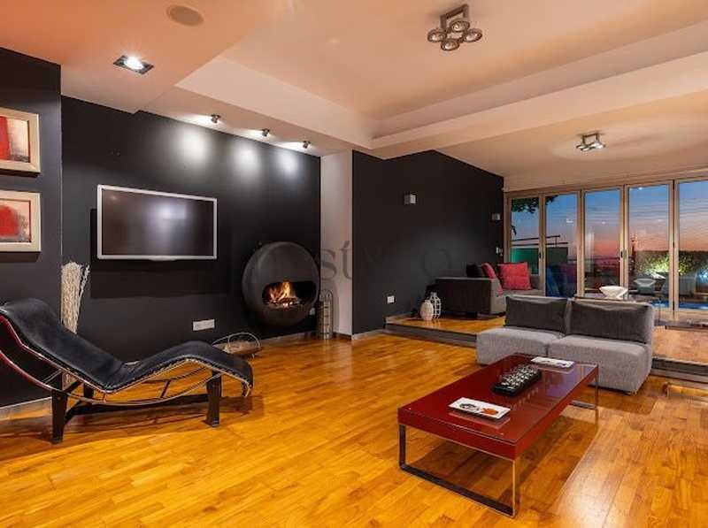 6-bedroom villa for sale: https://www.bazaraki.com/adv/5796839_6-bedroom-villa-for-sale (www.bazaraki.com)