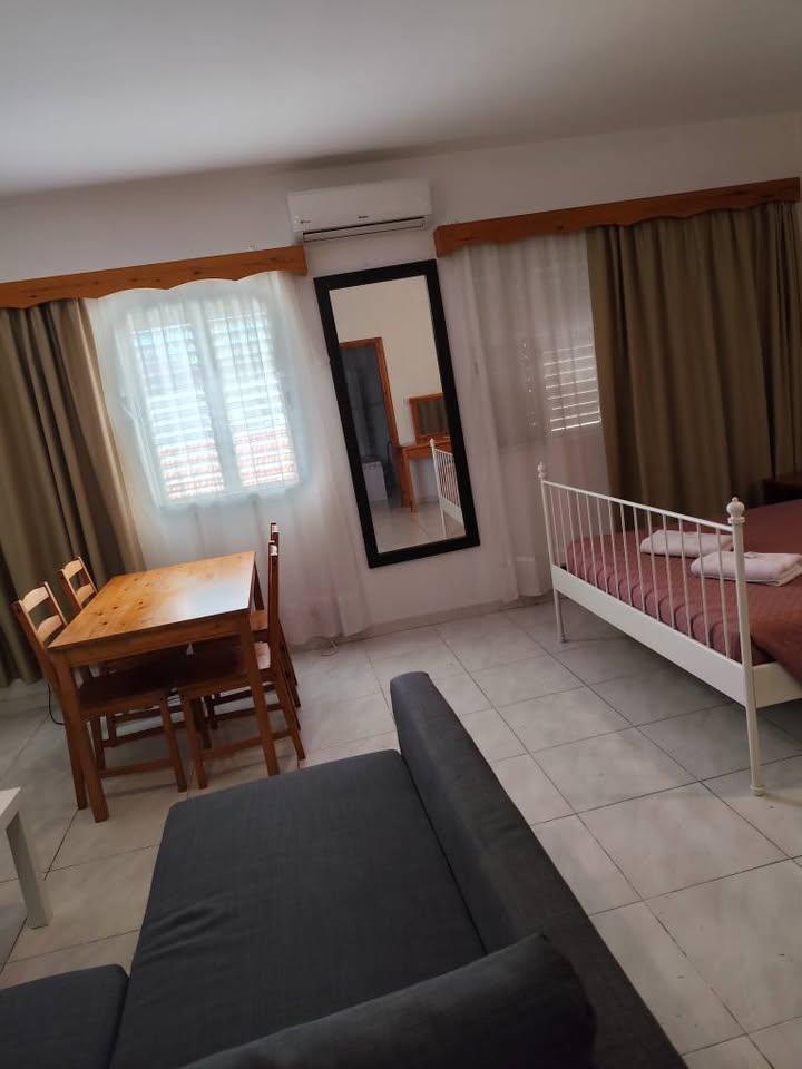 Studio apartment: https://www.facebook.com/marketplace/item/2101419567034810 (www.facebook.com)