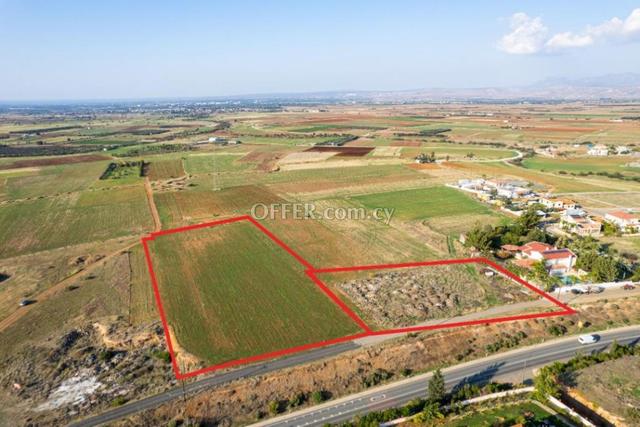 Residential fields in Astromeritis Nicosia: https://www.offer.com.cy/en/residential-fields-in-astromeritis-nicosia/21-708274/ (www.offer.com.cy)