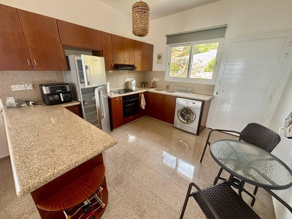 2 beds 1 bath Flat/apartment: https://www.facebook.com/marketplace/item/2848408678695148 (www.facebook.com)