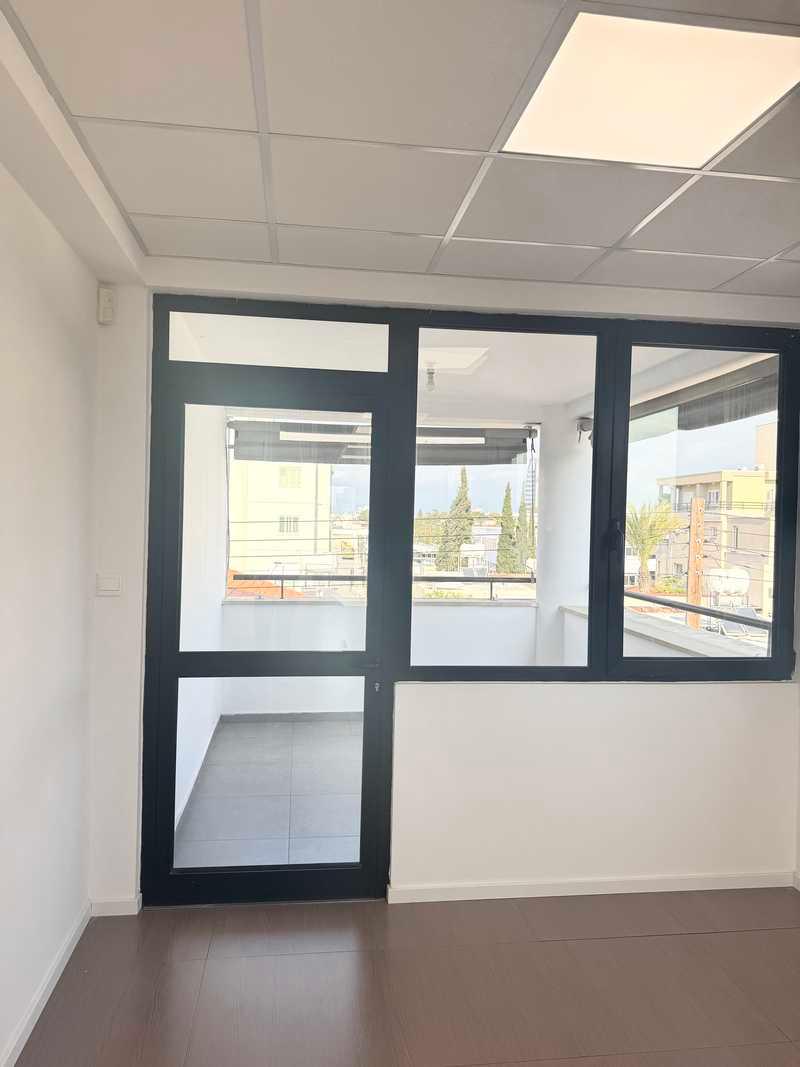 A whole floor office on athalassas avenue: https://www.bazaraki.com/adv/5797889_a-whole-floor-office-on-athalassas-avenue (www.bazaraki.com)