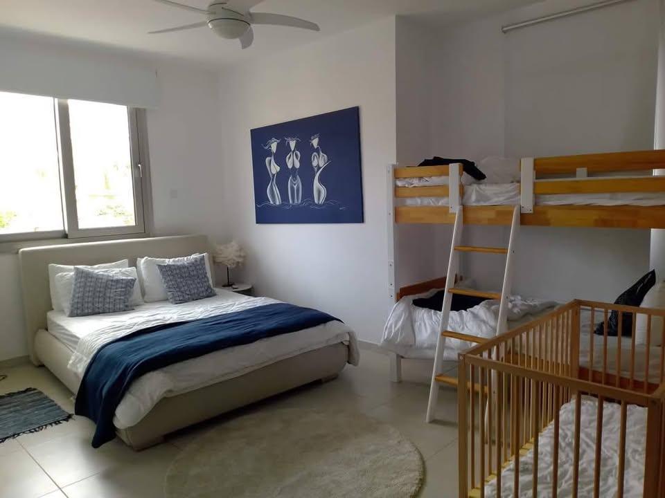 6 Bedrooms Villa in Peyia: https://www.facebook.com/marketplace/item/615365181479470 (www.facebook.com)