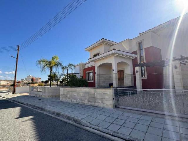 5-bedroom villa for sale: https://www.bazaraki.com/adv/5797508_5-bedroom-villa-for-sale (www.bazaraki.com)