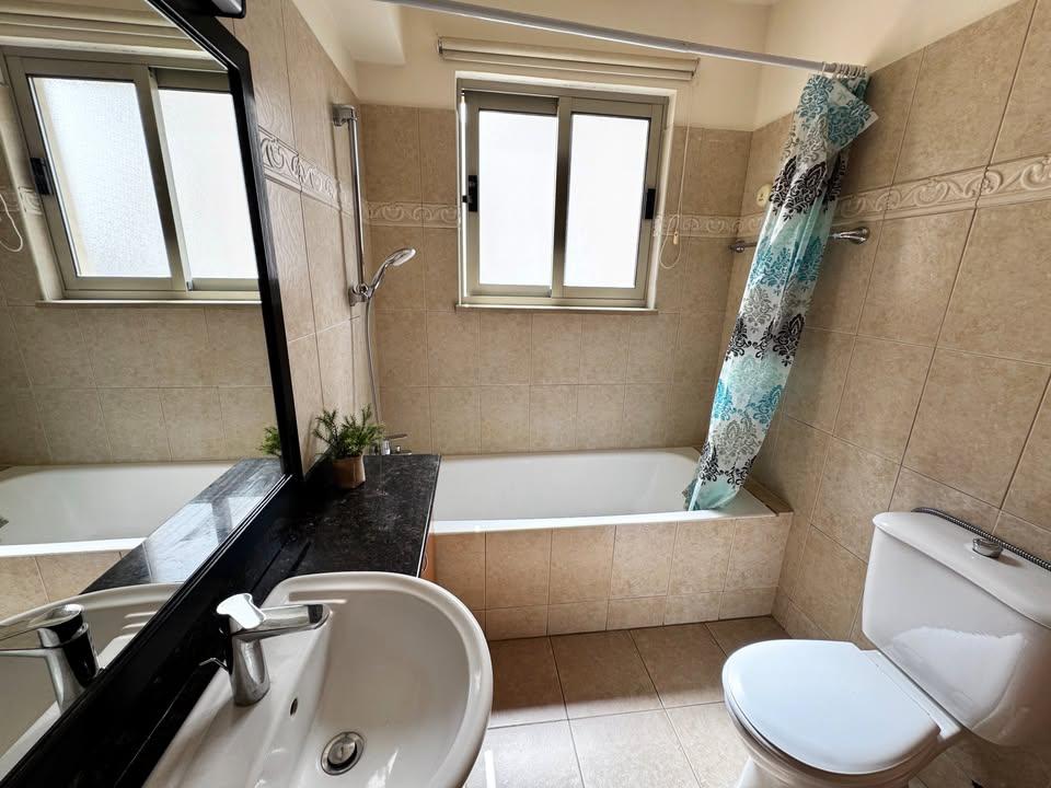 3 beds 2 baths Flat/apartment: https://www.facebook.com/marketplace/item/655215410652429 (www.facebook.com)