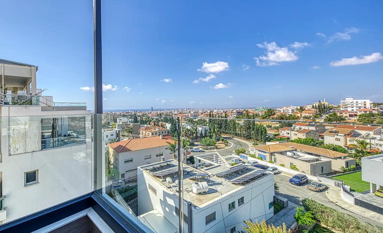 3-bedroom penthouse in Limassol №152662: https://dom.com.cy/en/catalog/rent/152662/ (dom.com.cy)
