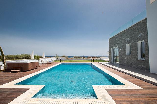 New 5-bedroom villa in Famagusta № 152048: https://dom.com.cy/en/catalog/sale/152048/ (dom.com.cy)