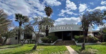 5 Bedroom House in Strovolos, Nicosia: https://www.offer.com.cy/en/5-bedroom-house-in-strovolos-nicosia/21-816074/ (www.offer.com.cy)