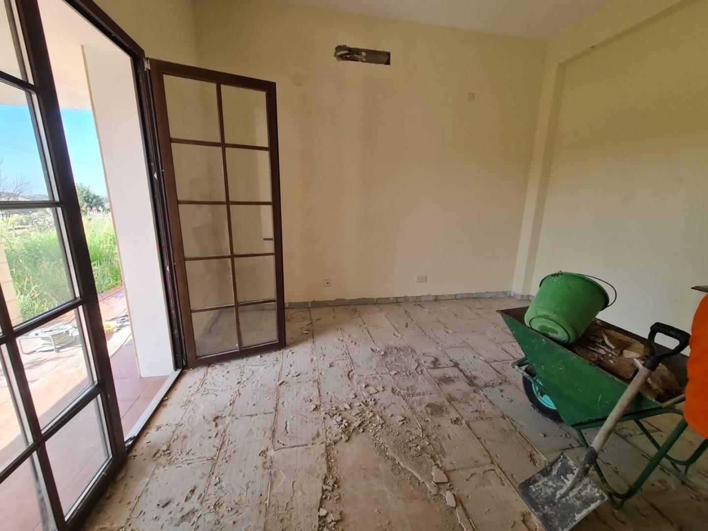 5-bedroom villa in Larnaca № 153151: https://dom.com.cy/en/catalog/sale/153151/ (dom.com.cy)