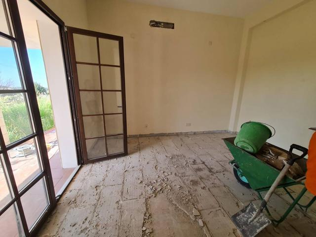 5-bedroom villa in Larnaca № 153151: https://dom.com.cy/en/catalog/sale/153151/ (dom.com.cy)