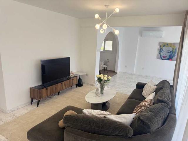 3-bedroom apartment to rent: https://www.bazaraki.com/adv/5794394_3-bedroom-apartment-to-rent (www.bazaraki.com)